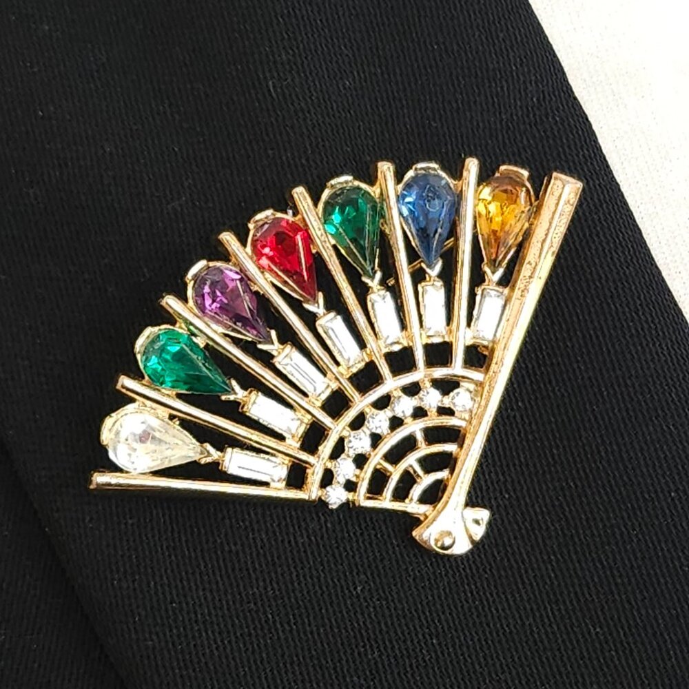 Vintage Crown Trifari DEAREST Rhinestone Fan Brooch Pin - Rare Find!
